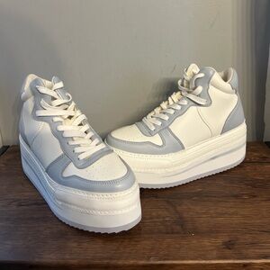 Steve Madden Brodiee Women's White and Light Blue Platform Sneakers